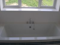 1900mm Deep bath with centre taps