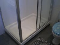 Double shower tray and gless enclosure with close coupled wc